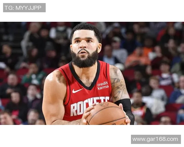 西班牙人队光头球星展现硬汉魅力成队内领袖带领球队奋勇前行